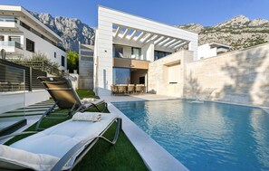 Pool - Nice home in Makarska with jacuzzi (Makarska)