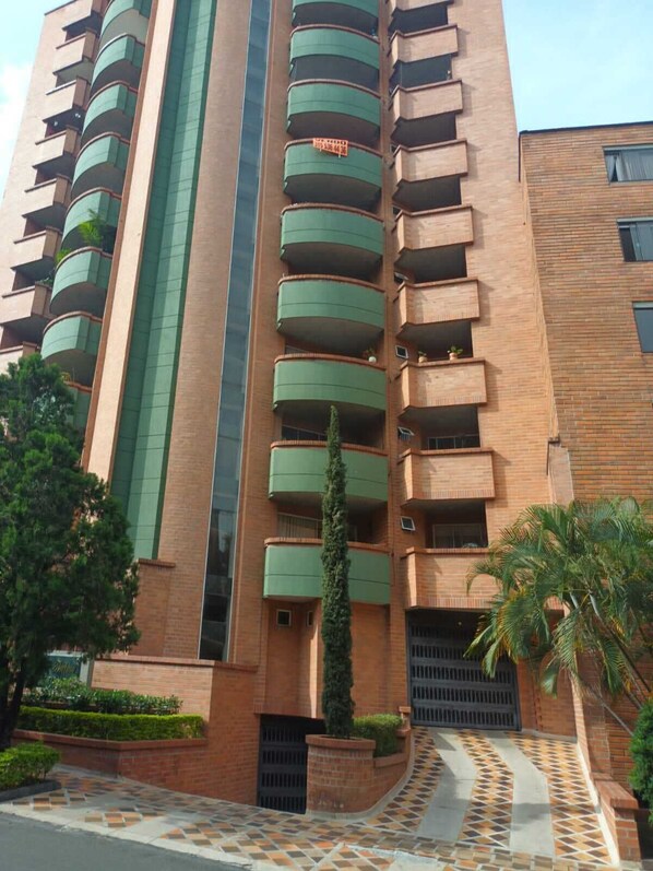Front of property - Edificio san thelmo laureles (Medellín)