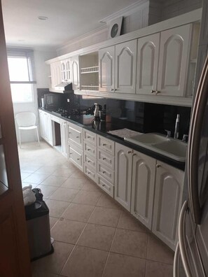 Cookware/dishes/utensils - Edificio san thelmo laureles (Medellín)