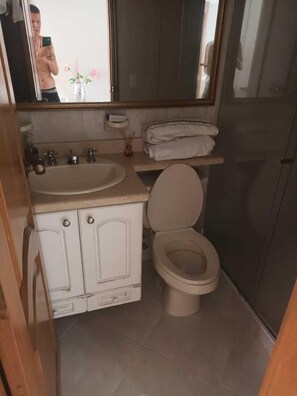 Bathroom - Edificio san thelmo laureles  (Medellín)