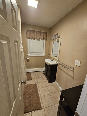 مجففات شعر، مناشف، صابون، شامبو