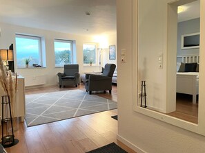 TV, ping pong, stereo