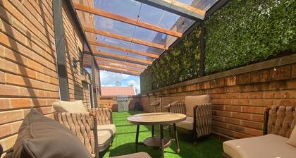 Apartamento Amplio y Cómodo con Terraza en la Zona Rosa