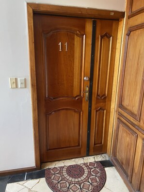 Interior - Apartamento Amplio y Cómodo con Terraza en la Zona Rosa (Cuenca)