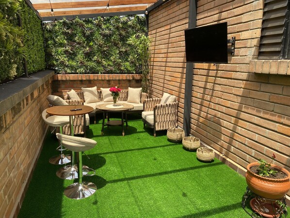 Outdoor dining - Apartamento Amplio y Cómodo con Terraza en la Zona Rosa (Cuenca)