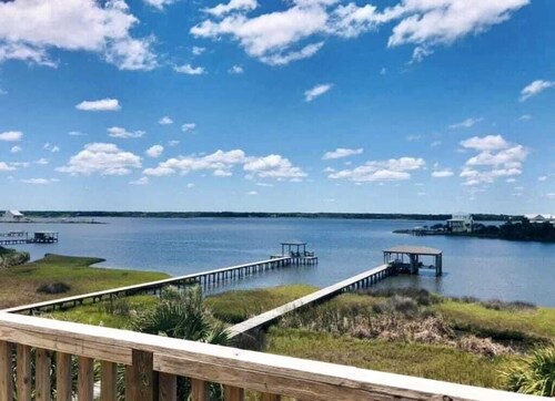 “Coastal Haven” Gorgeous 6 bedroom home pool