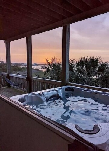 “Coastal Haven” Gorgeous 6 bedroom home pool