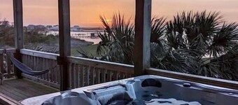 “Coastal Haven” Gorgeous 6 bedroom home pool