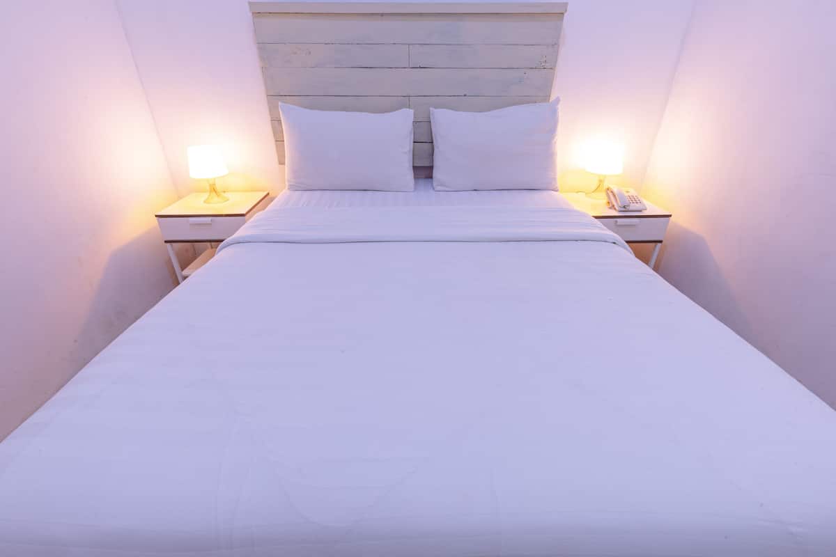 Superior Room | Desk, WiFi (free), bed sheets