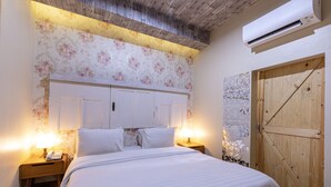 Chambre Junior | Bureau, accès au Wi-Fi (inclus), literie fournie