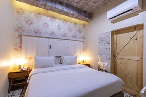 小型客房 | 办公桌、免费 WiFi、床单