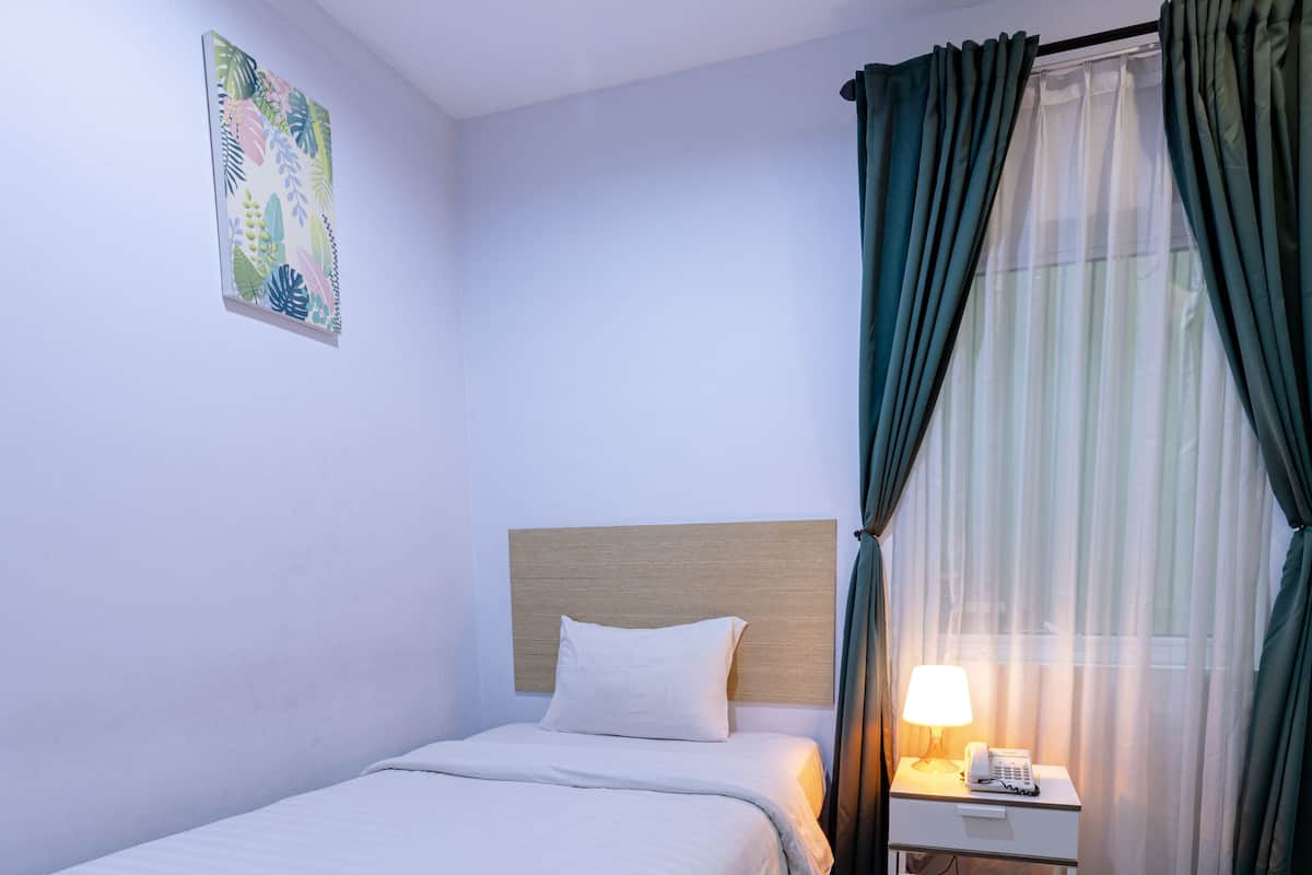 Standard Single Room | Desk, WiFi (free), bed sheets