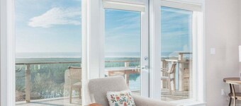 Kingfisher-Amazing views, lux home, hot tub, and clubhouse in Pacific City.