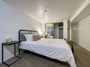 2 soverom, strykejern/-brett, wi-fi og sengetøy