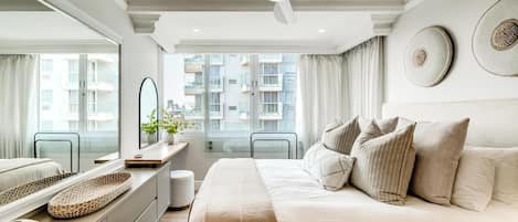 2 bedrooms, desk, iron/ironing board, WiFi