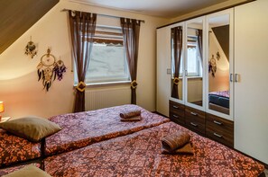 3 quartos, Wi-Fi de cortesia, roupa de cama