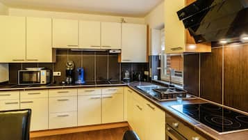 Kühlschrank, Ofen, Herdplatte, Geschirrspüler