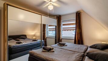 3 bedrooms, free WiFi, bed sheets