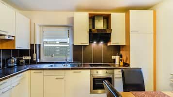 Kühlschrank, Ofen, Herdplatte, Geschirrspüler