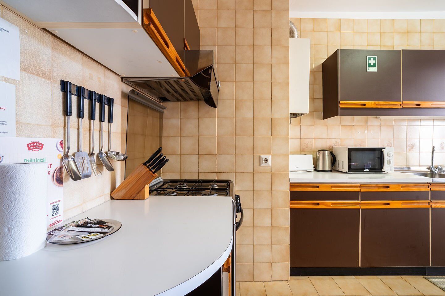 Réfrigérateur, micro-ondes, four, cafetière/bouilloire