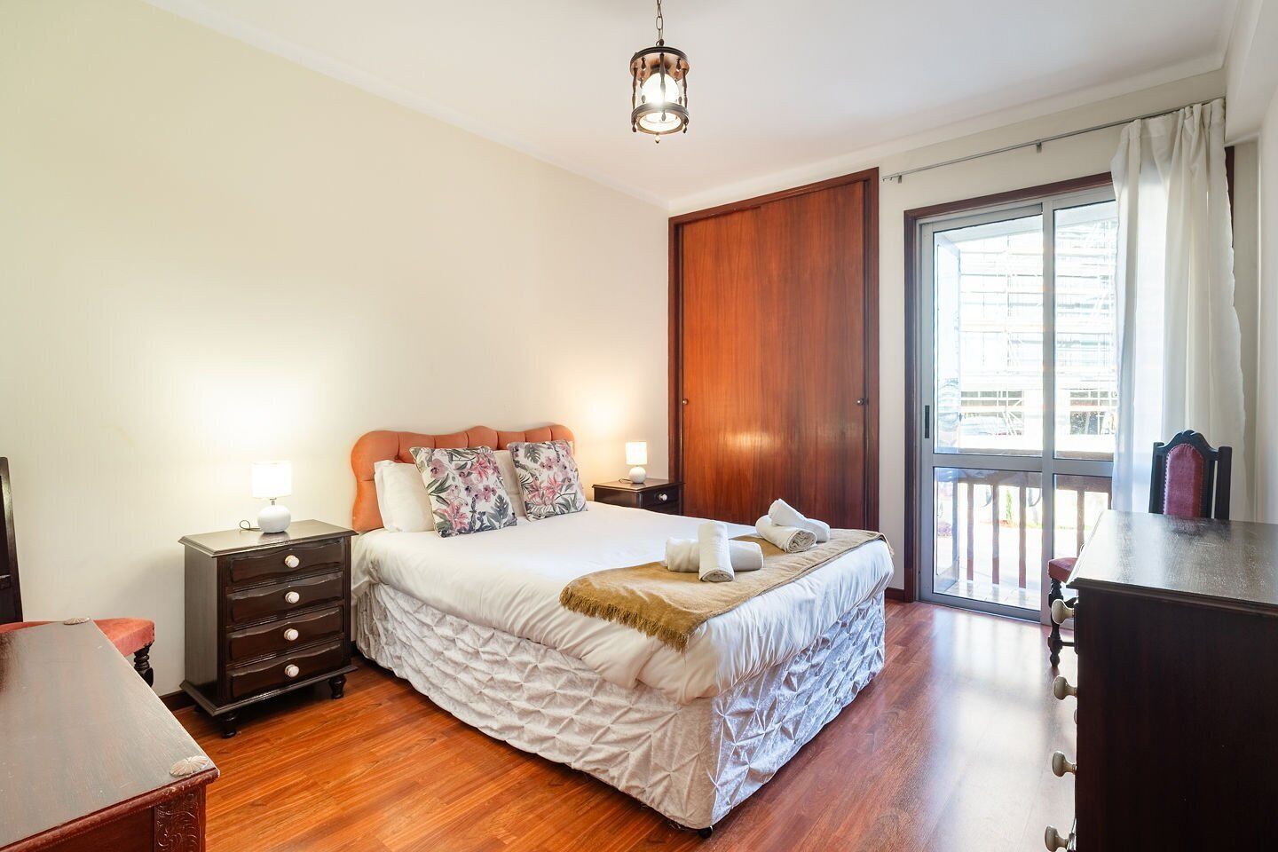 Iron/ironing board, internet, bed sheets