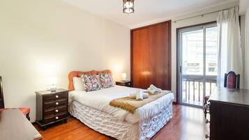 Iron/ironing board, internet, bed sheets