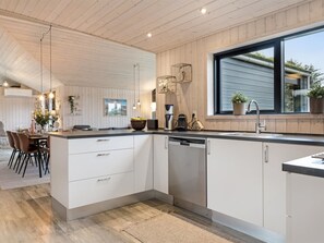 Fridge, microwave, dishwasher, cookware/dishes/utensils