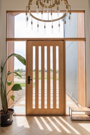 Interior - Casa del Candelabra - light filled luxury retreat (Bellbrae)