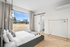 3 habitaciones, escritorio, tabla de planchar con plancha y wifi 