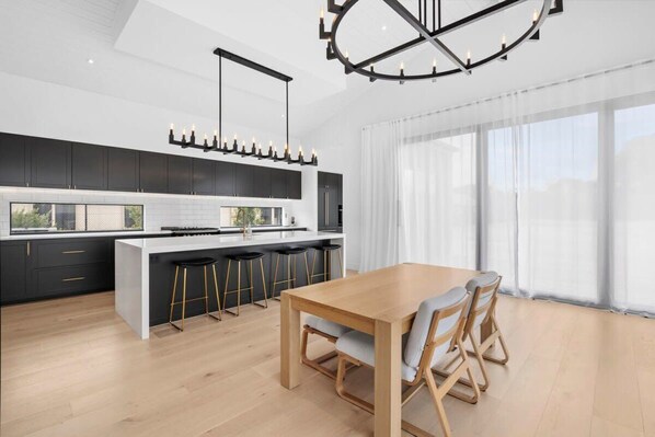 Dining - Casa del Candelabra - light filled luxury retreat (Bellbrae)