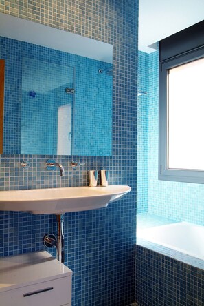 Shower - 6 Bedroom Villa, Sea Views, Pool, Tamariu (Palafrugell)