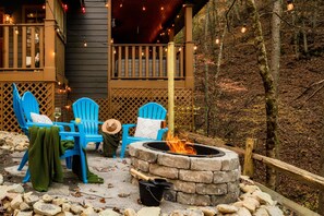 Terrace/patio - 5min to Pkway | Fire Pit | Hot Tub | Outdoor Movie (Pigeon Forge)