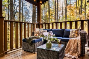 Terrace/patio - 5min to Pkway | Fire Pit | Hot Tub | Outdoor Movie (Pigeon Forge)