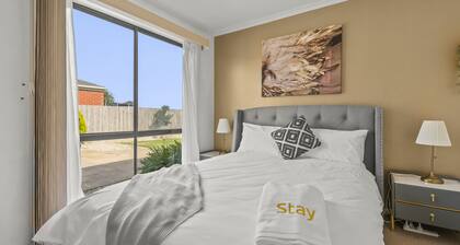 StayAU Stunning 4BRHouse Berwick