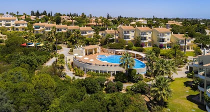 Casa Presa Da Moura - sea views, communal pool, jacuzzi, steam room and gym