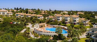 Casa Presa Da Moura - sea views, communal pool, jacuzzi, steam room and gym