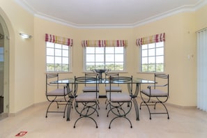 Dining - Casa Presa Da Moura - sea views, communal pool, jacuzzi, steam room and gym (Carvoeiro)