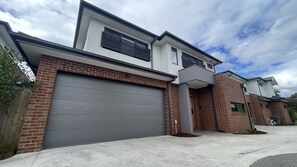 Exterior - StayAU Modern 4BR Townhouse Bayswater (Bayswater North)
