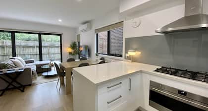 StayAU Modern 4BR Townhouse Bayswater