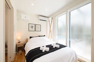 3 habitaciones, escritorio y espacio para trabajar con laptop 