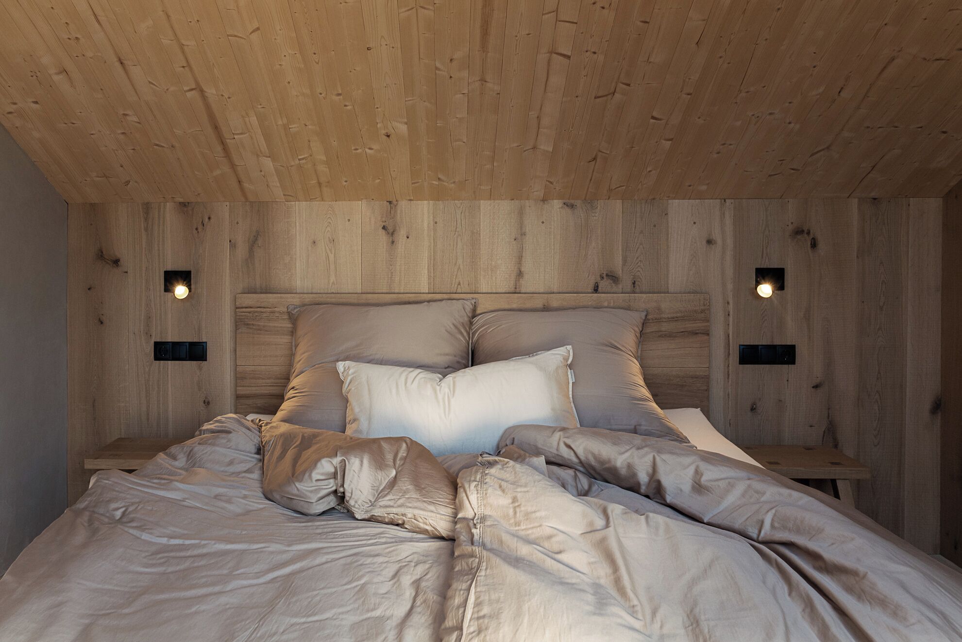 2 bedrooms, internet, bed sheets