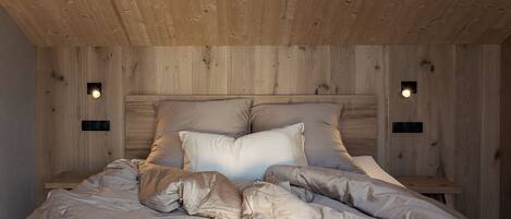 2 bedrooms, internet, bed sheets