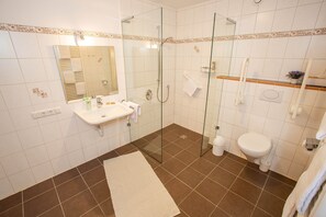 Shower, hair dryer - Whg 7 100qm, 2 Schlafzimmer, Balkon (Eggstätt)