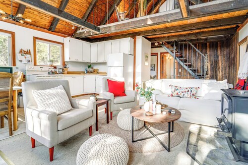 Serene Lakes Cabin w/ Deck: Dog Friendly!