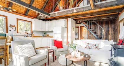 Serene Lakes Cabin w/ Deck: Dog Friendly!