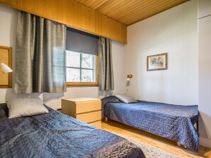 4 bedrooms, iron/ironing board, Internet