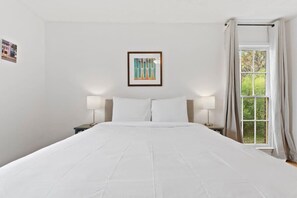 5 bedrooms, desk, iron/ironing board, WiFi