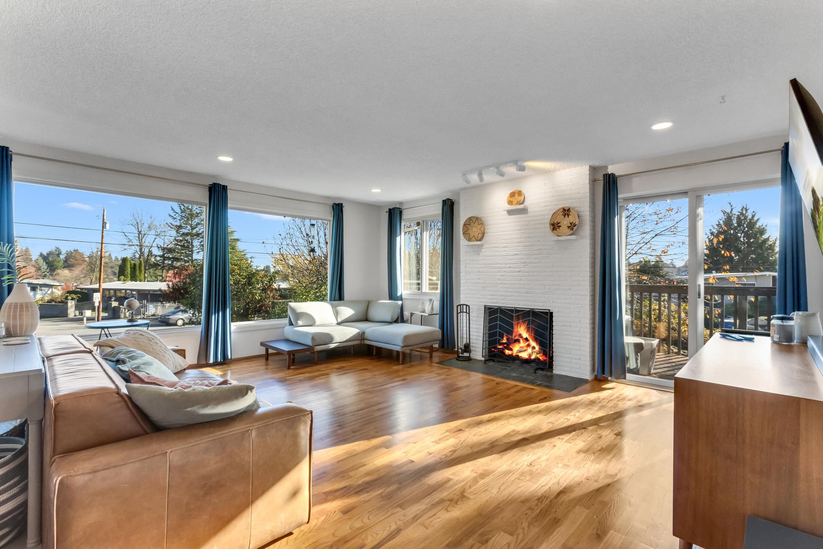 Idyllic Retreat Lakefront Home near SeaTac Airport, SeaTac, WA Vacation