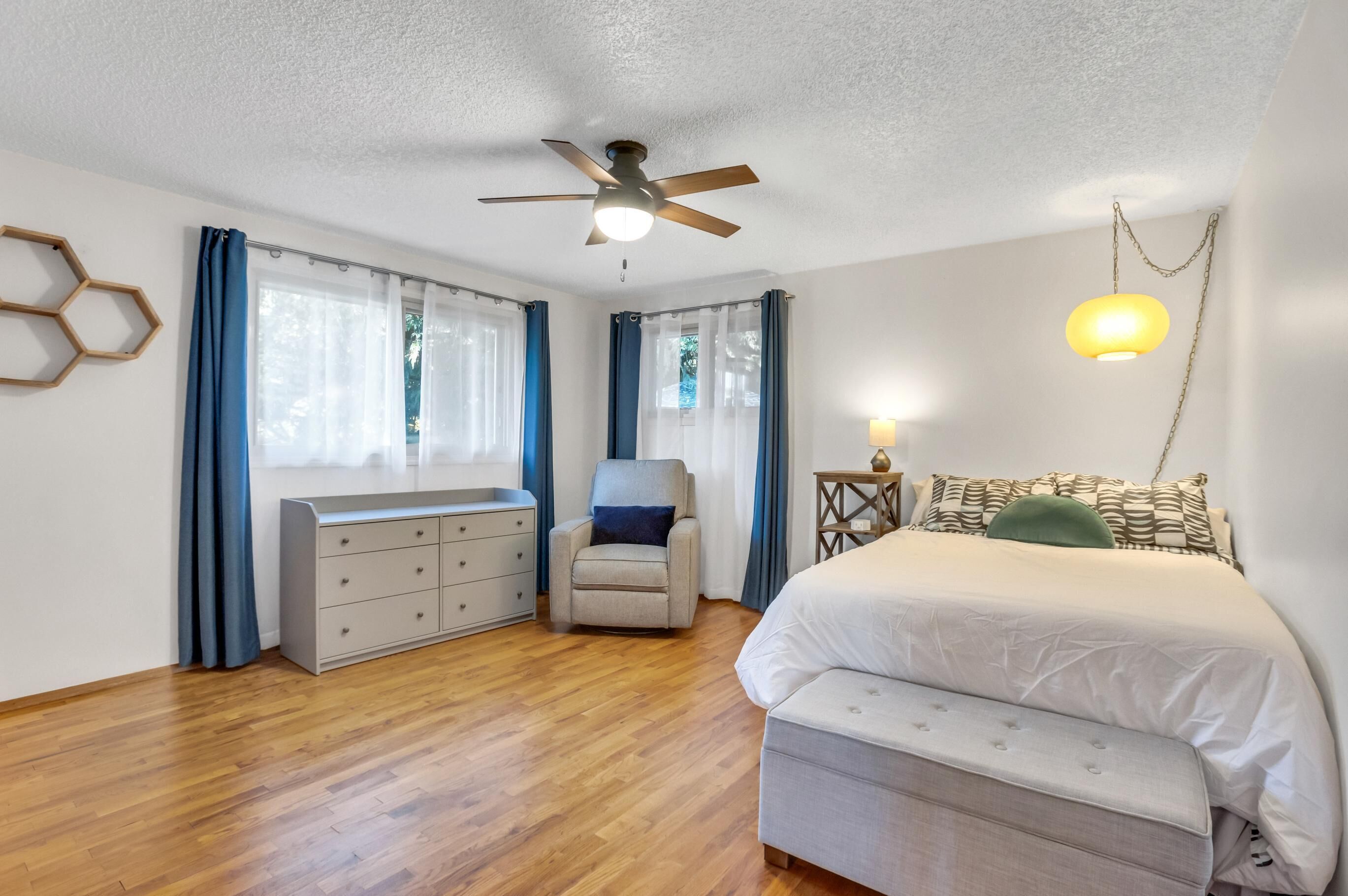 Idyllic Retreat Lakefront Home near SeaTac Airport, SeaTac, WA Vacation