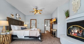 6 bedrooms, desk, iron/ironing board, travel cot